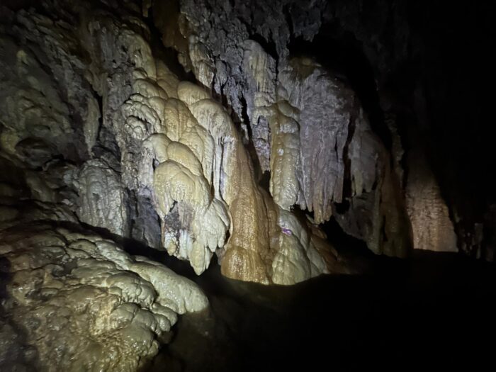 goa tetes in tumpak sewu