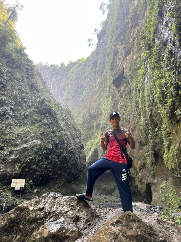 tumpak sewu hike down