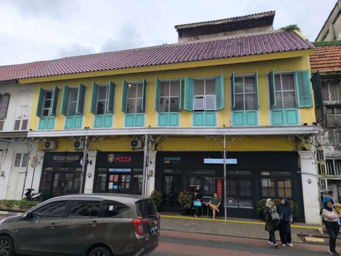 wonderloft hostel in jakarta