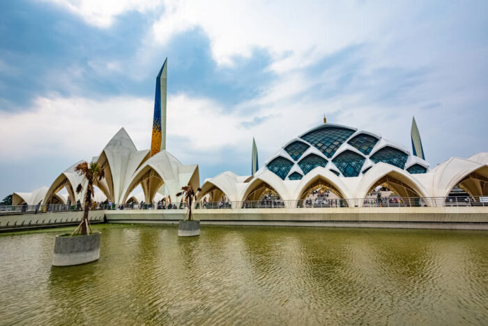 al jabbar mosque in bandung