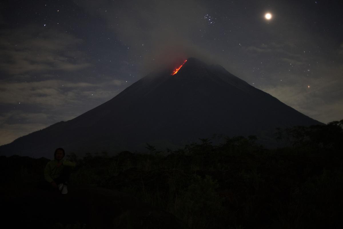How to See Lava on Merapi Volcano at Night | Backindo