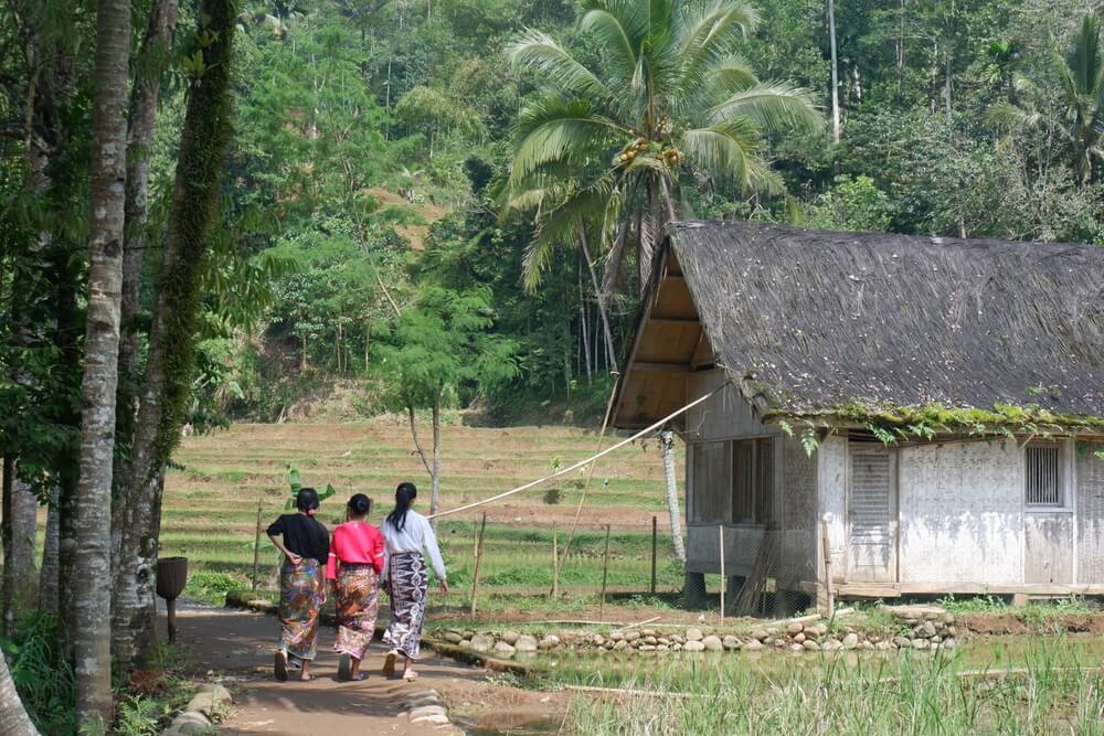 the traditional attire in Kampung Naga