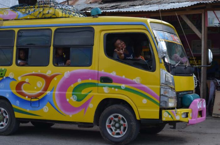 bus on sumba