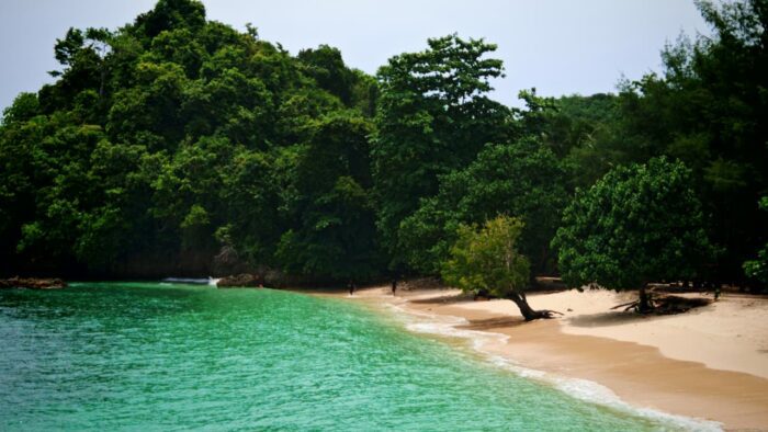 Tiga Warna Beach