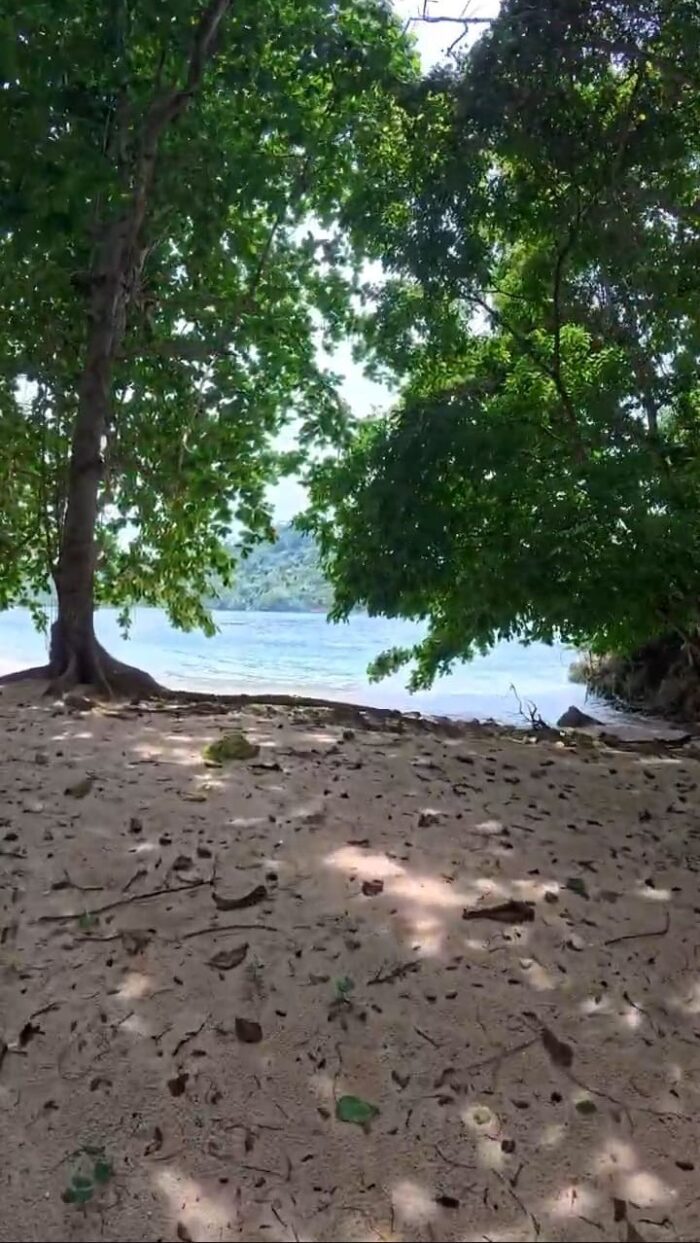 tiga warna beach