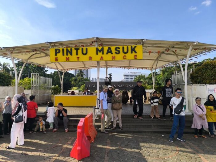 entrance to monas
