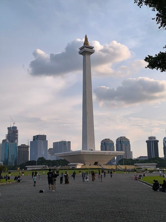 how to get to monas in jakarta