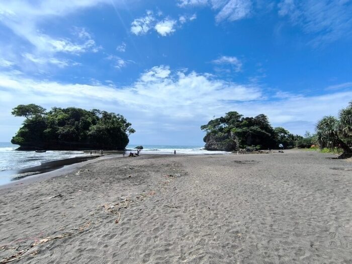 Madasari Beach batukaras