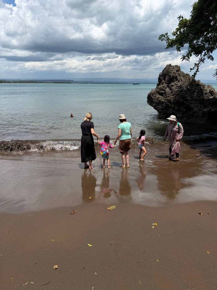 batukaras beach