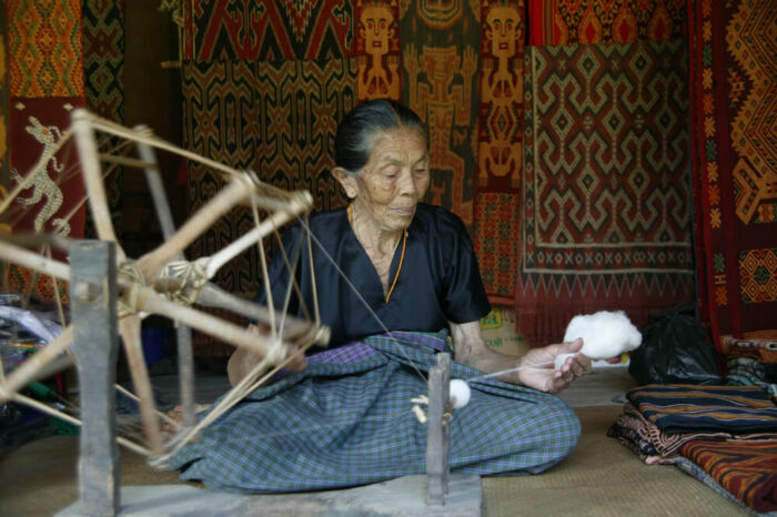 traditional weaving tana toraja