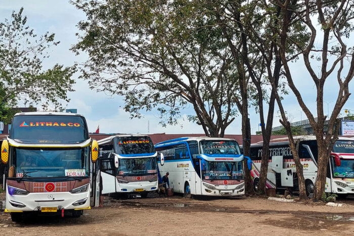 Bus to Tana Toraja