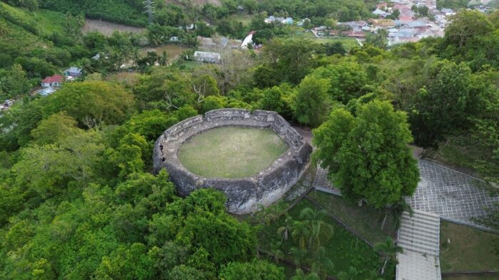 Benteng Otanaha fort above Lake Limboto
